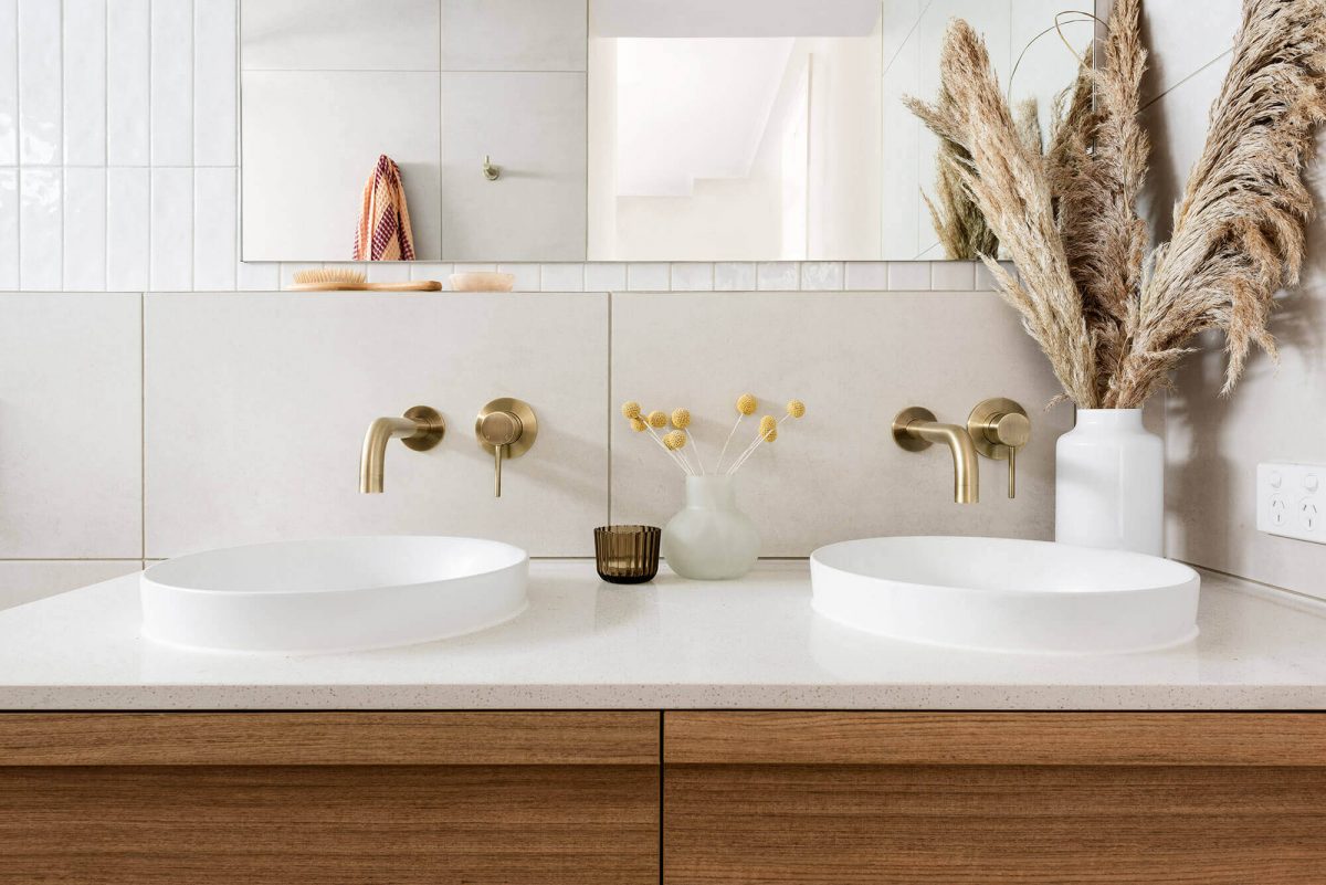 A custom designed Ensuite bathroom. Designed and built by MJ Harris Group.