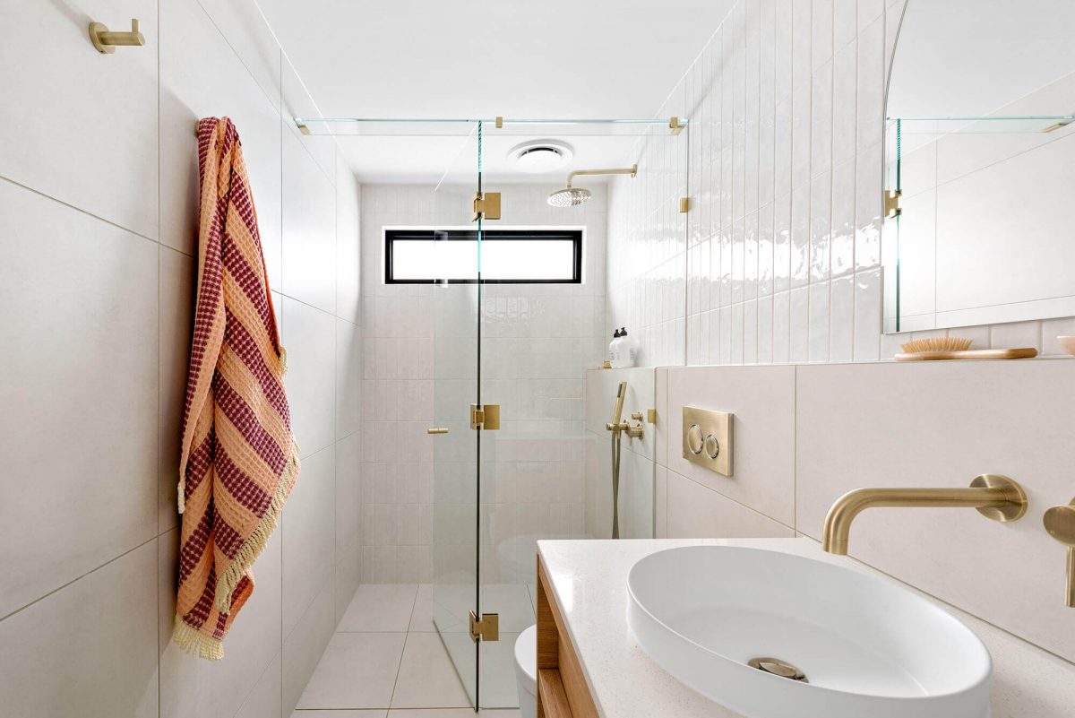 A custom designed Ensuite bathroom. Designed and built by MJ Harris Group.