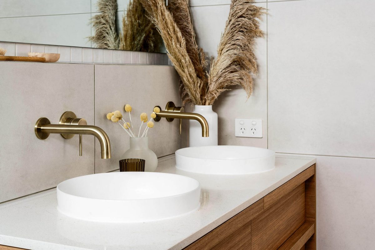 A custom designed Ensuite bathroom. Designed and built by MJ Harris Group.