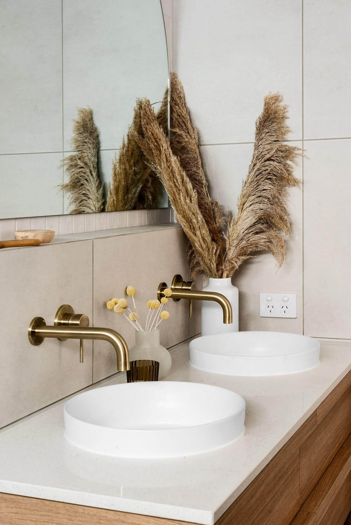 A custom designed Ensuite bathroom. Designed and built by MJ Harris Group.
