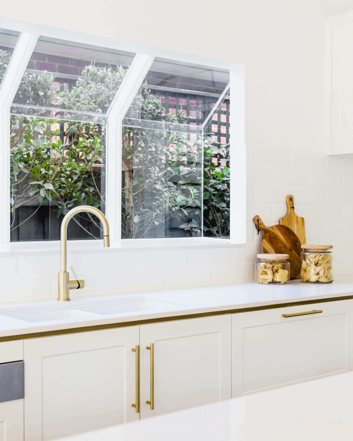 A custom designed kitchen featuring custom joinery. Designed and built by MJ Harris Group. #MJHxSycamoreSt