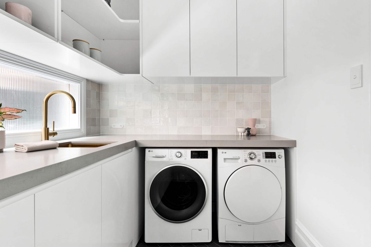 A custom designed Butlers Pantry Kitchen featuring a combination laundry. Designed and built by MJ Harris Group. #MJHxRoyalAve