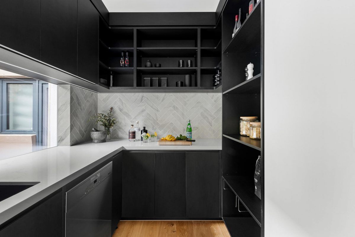 A custom designed butler’s pantry featuring a tiled herringbone splashback and custom joinery. Designed and built by MJ Harris Group. #MJHxBaySt
