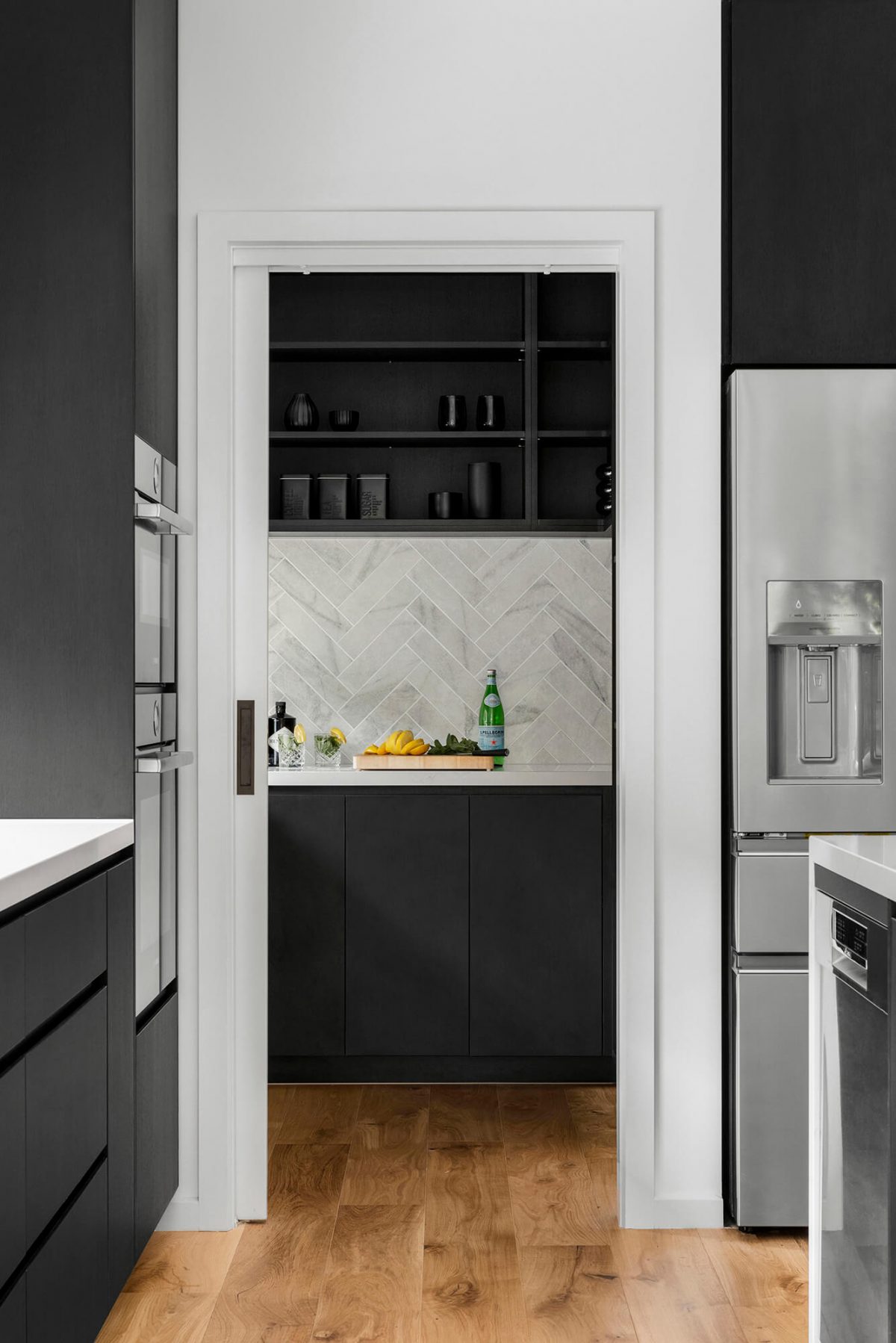 A custom designed kitchen featuring a monochrome style. Designed and built by MJ Harris Group. #MJHxBaySt