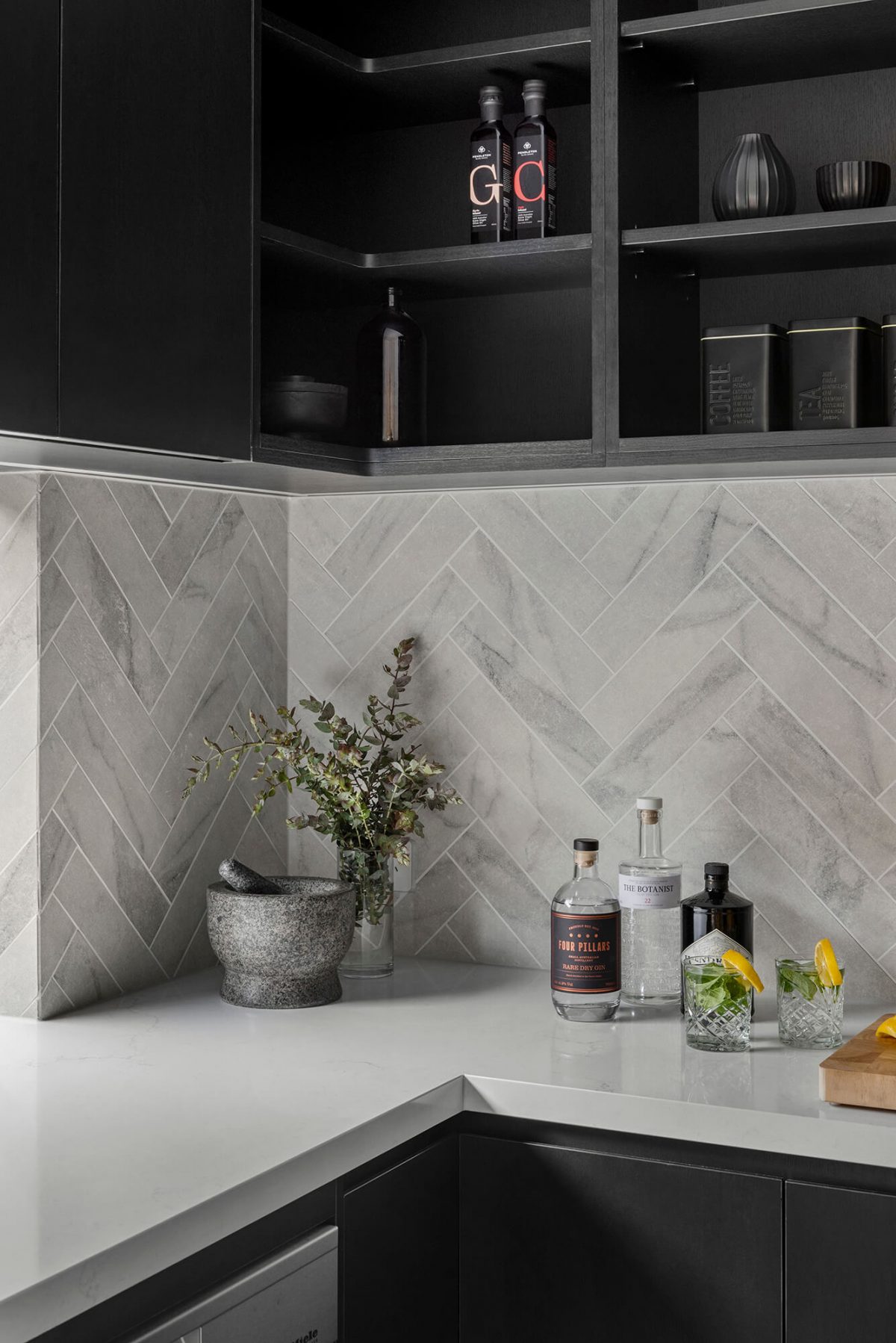 A custom designed butler’s pantry featuring a tiled herringbone splashback and custom joinery. Designed and built by MJ Harris Group. #MJHxBaySt