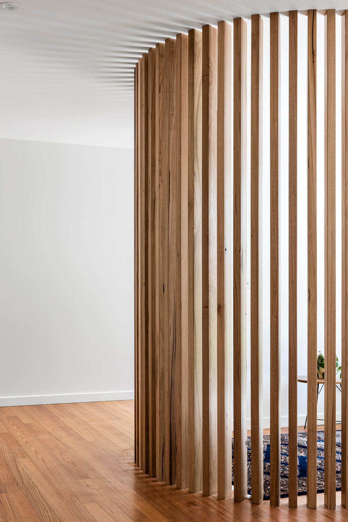 A custom designed study featuring a curved timber batten wall study nook. Designed and built by MJ Harris Group. #MJHxGlencairnAve